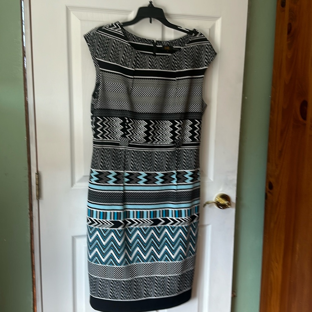 I LE sleeveless dress size 12